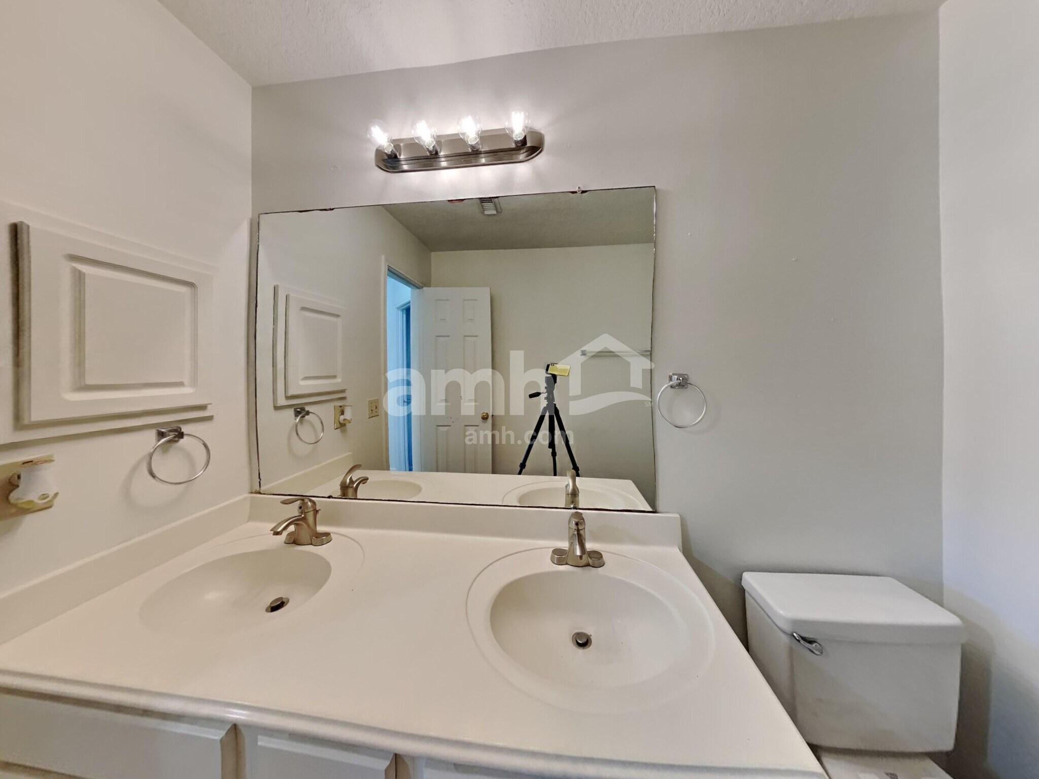 Building Photo - 2911 Linda Dr