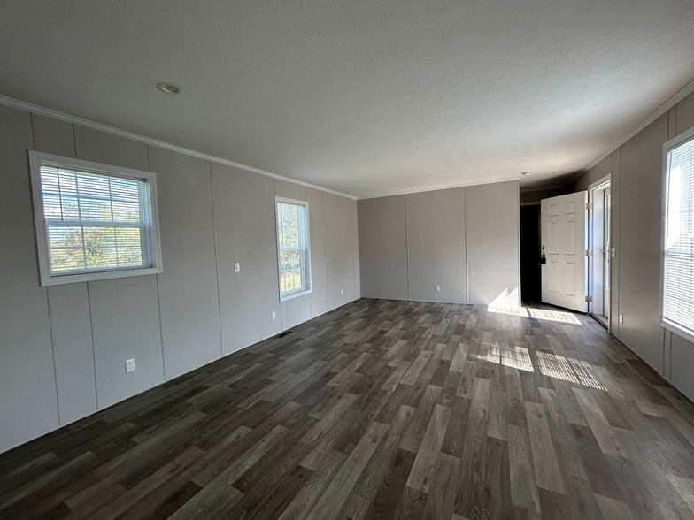 Building Photo - 11420 Oakgrove Dr