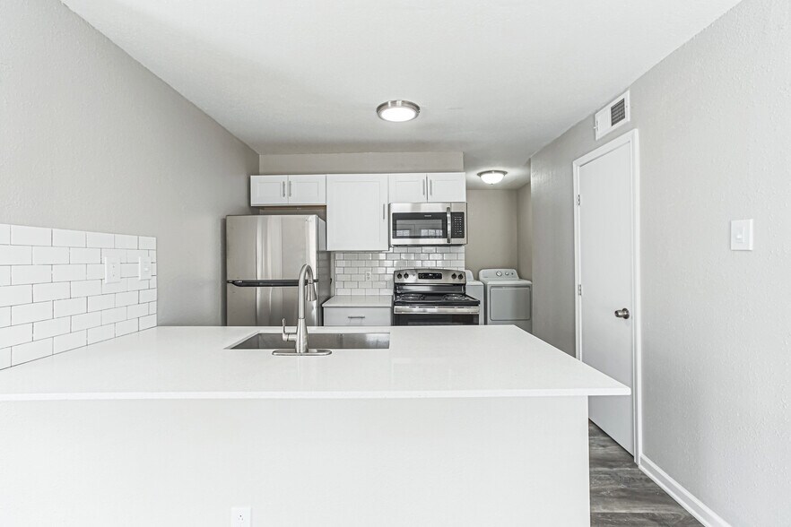 Building Photo - Cypress Parc