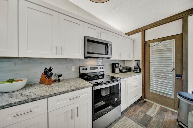 Building Photo - 1456 NE Ocean Blvd