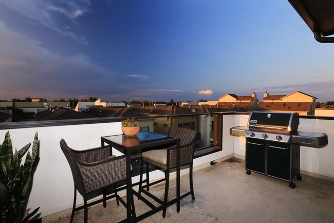 Building Photo - 5210 Rose St