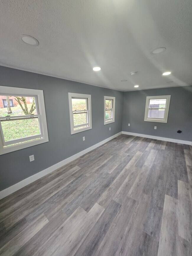 Building Photo - Newly Remodeled 3 Bedroom Home in Mosheim, TN – Move-In Ready!