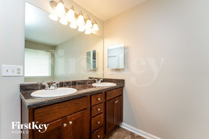 Building Photo - 496 Grenier Terrace NE