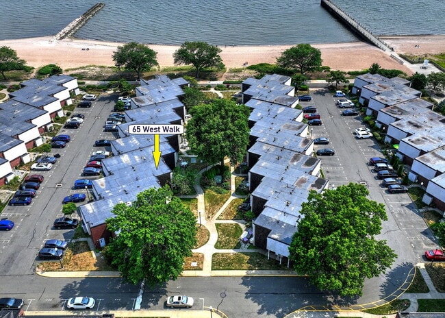 Building Photo - 65 W Walk