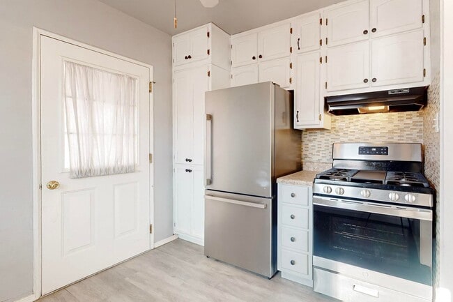 Building Photo - Charming 3 bedroom, 2 bath home in Central El Paso! Special No admin fee, $29 application fee!