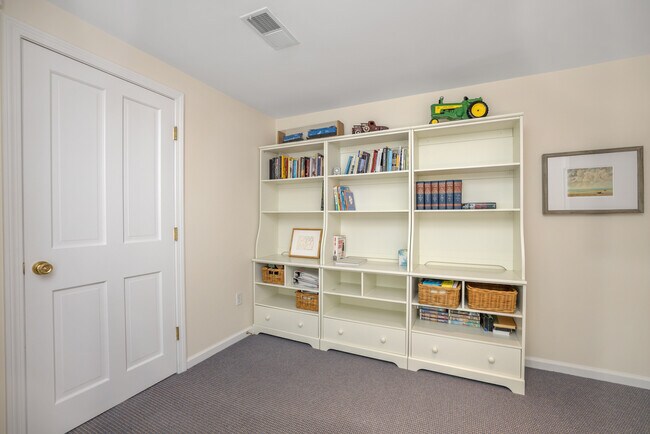 Building Photo - 268 Under Mountain Rd