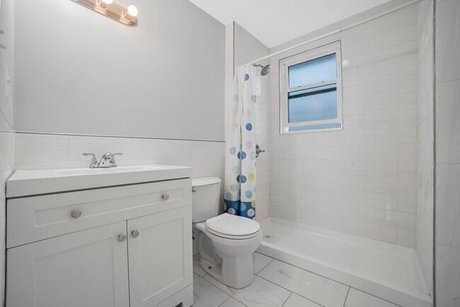 Building Photo - 127 Russell St