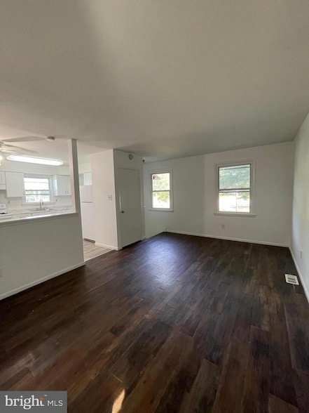 Building Photo - 711 E Maple Ave