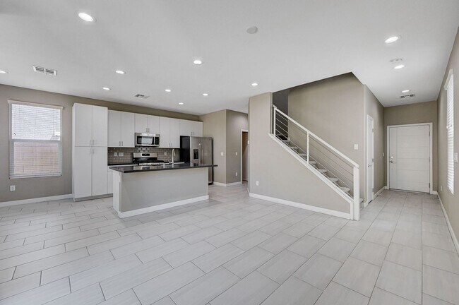 Building Photo - 2022 Single Family Home: 50% off first mon...