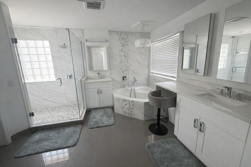 Building Photo - 6000 Adriatic Way