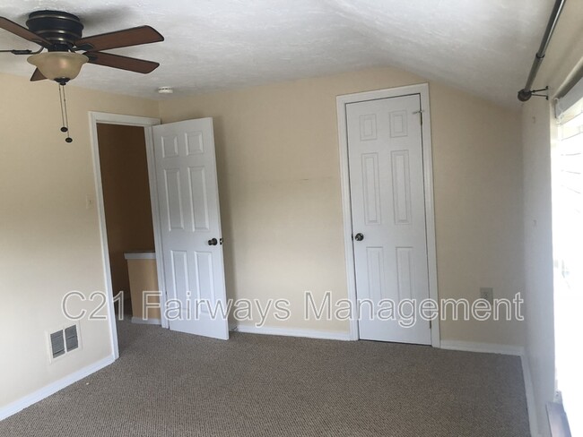 Building Photo - 305 E Edgewood Ave