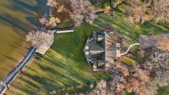 Building Photo - 222 Grouse Dr