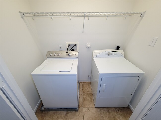 Building Photo - 5311 Timber Ct Hollow