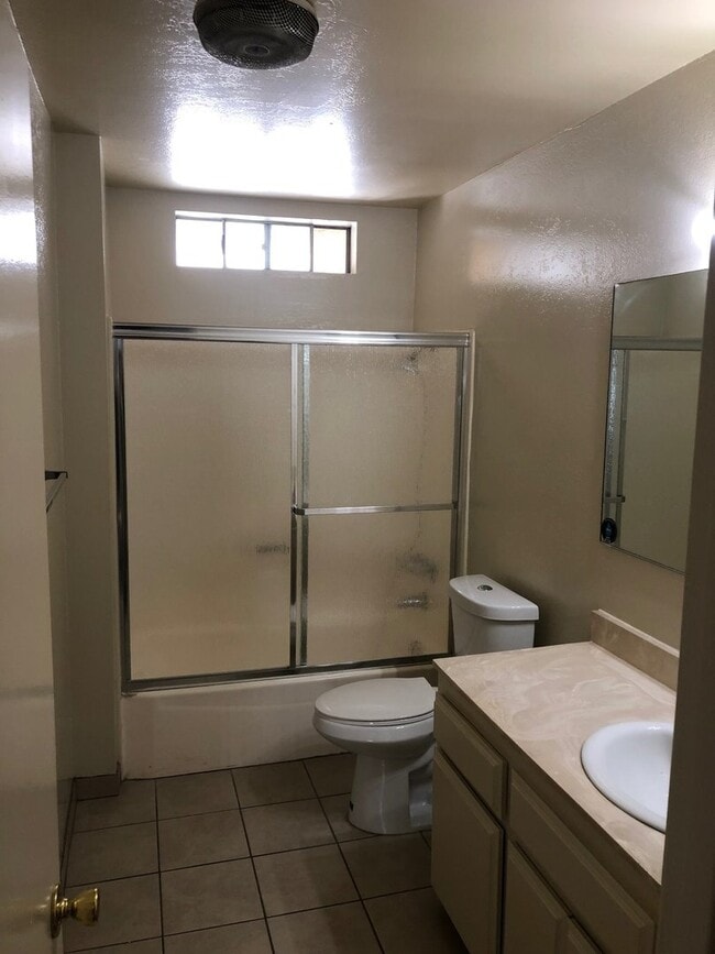 Building Photo - 4392 Green Ave