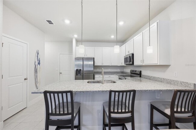 Building Photo - 6917 Five Oaks Dr