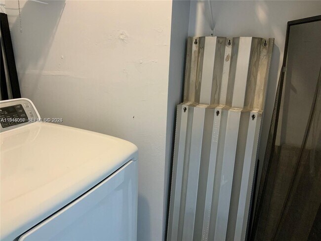 Building Photo - 9920 NW 68th Pl