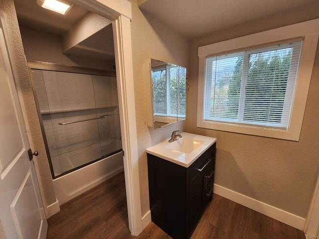 Building Photo - 845 9th Ave