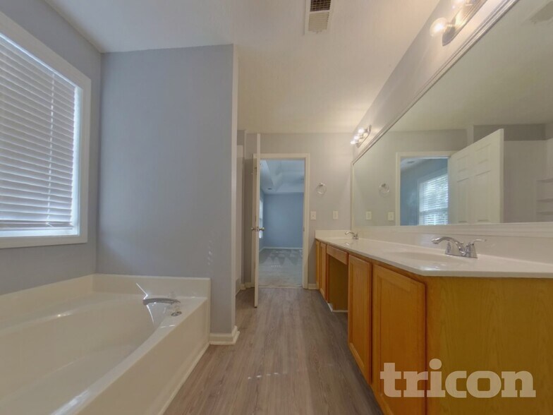 Building Photo - 291 Crestworth Crossing