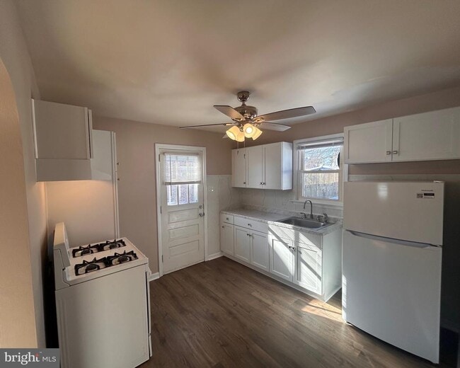 Building Photo - 340 Edgewood Rd