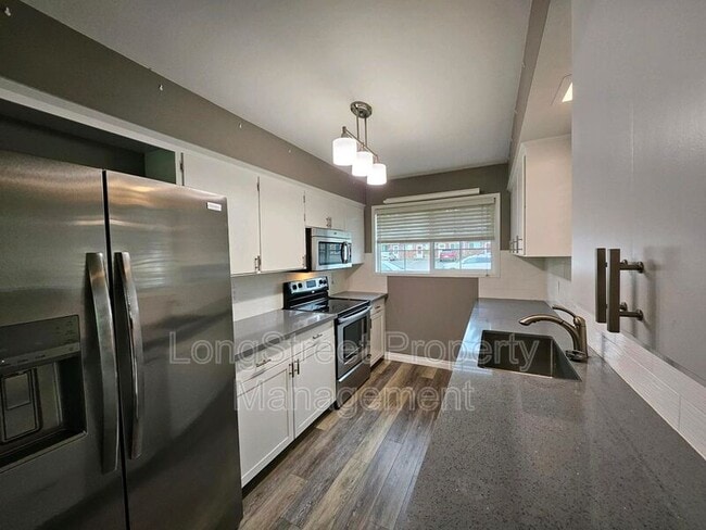 Building Photo - 1814 NE 19th St