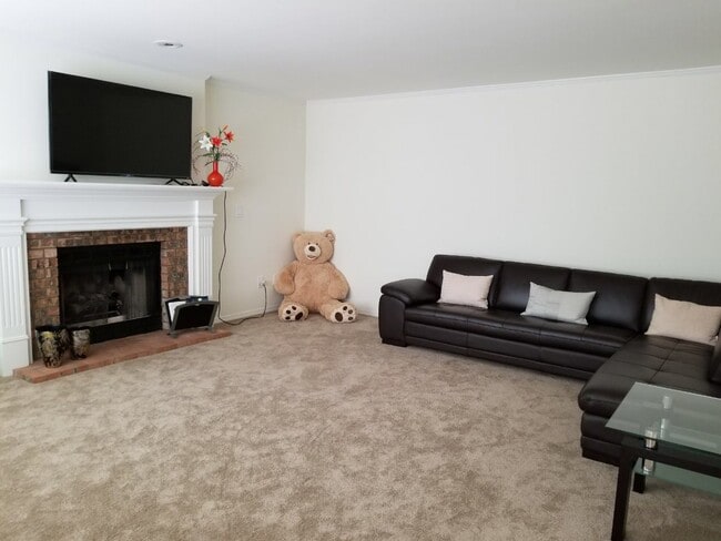 Building Photo - Beautiful 2 Story 4 Bed 2.5 Bath Home in N...