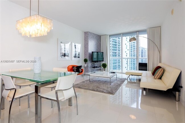 Building Photo - 485 Brickell Ave