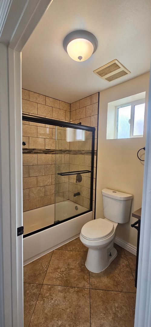 Building Photo - 75(611)