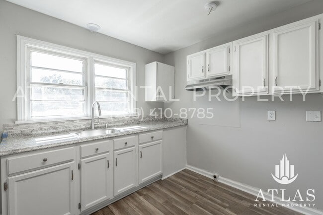 Building Photo - Renovated 2BR Gem in Chattanooga – Affordable & Stylish!