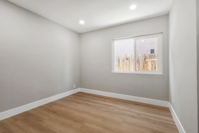 Building Photo - Beautifully Renovated 3 Bed/2 Bath Home in...