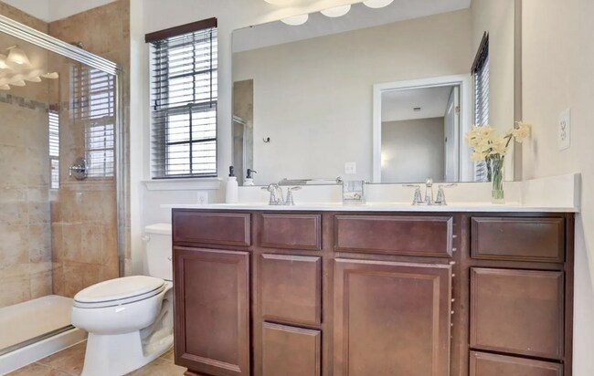 Building Photo - Coming Soon! "Charming 3-Bedroom Townhouse Retreat with Spacious 1960 sq ft Layout in York, PA!"