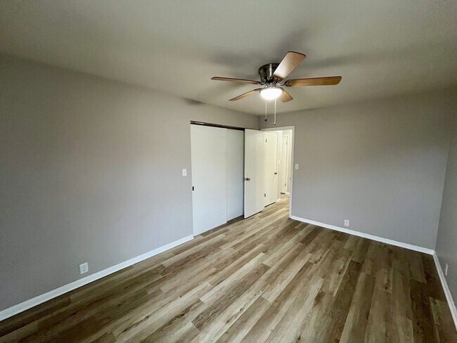 Building Photo - 311 6th St S