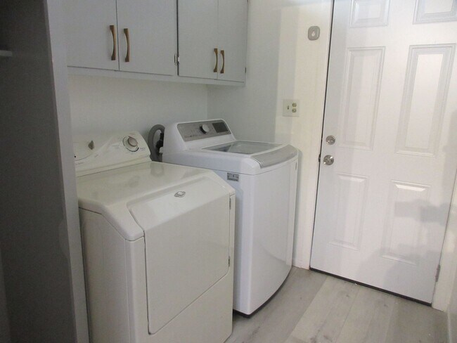 Building Photo - 13235 Cumpston St