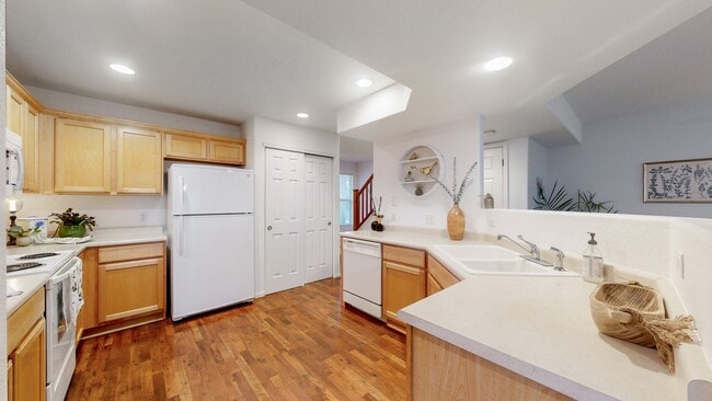 Building Photo - Beautiful 3-Bed, 2.5-Bath Home in South Fo...