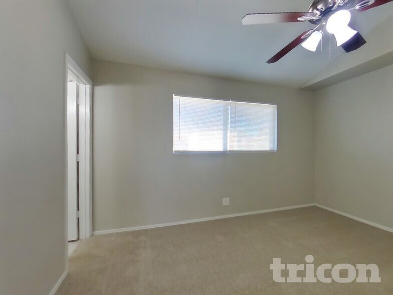 Building Photo - 3234 W Larkspur Dr