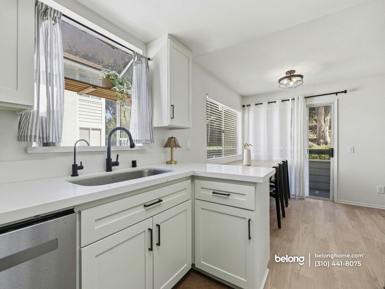 Building Photo - 26914 Flo Ln