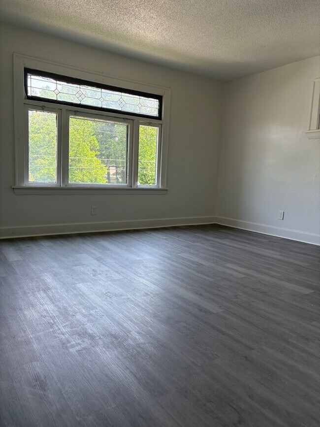 Building Photo - 3164 W 48th St