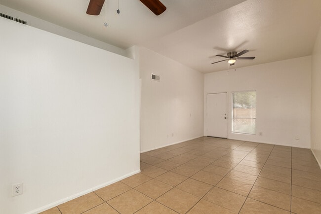 Building Photo - Stadio 3bedroom 2 bathroom