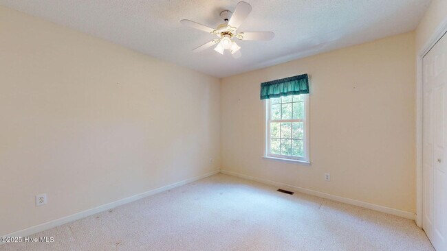 Building Photo - 2039 Royal Pines Dr
