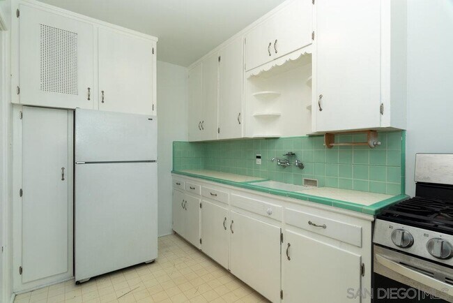 Building Photo - 5064 Marlborough Dr