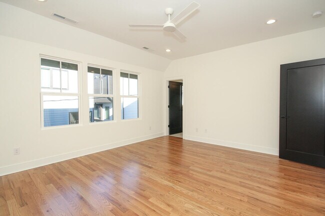 Building Photo - 1110 Greenleaf Ave