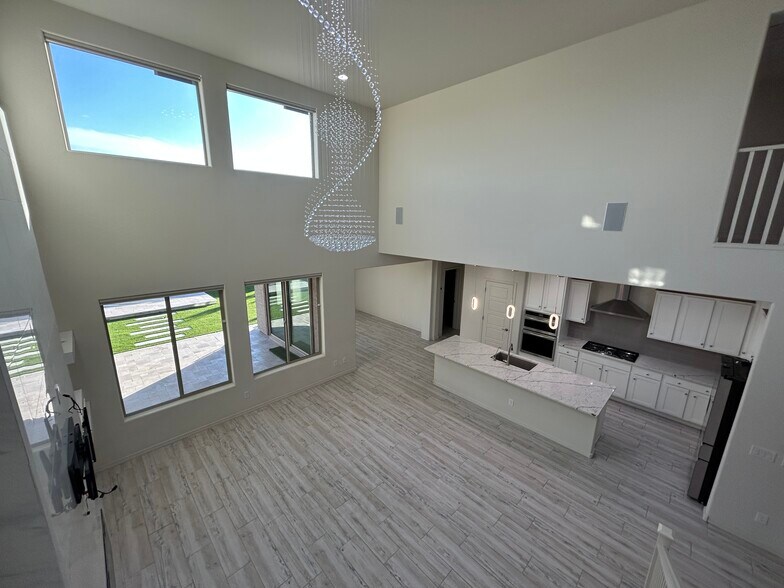 Building Photo - 8909 W Missouri Ave