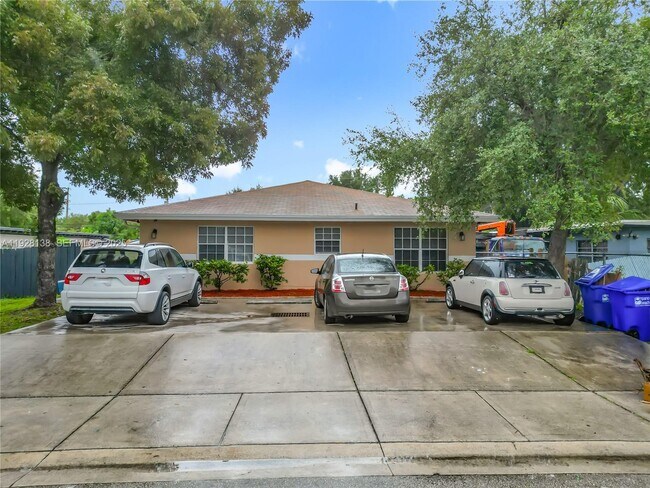 Building Photo - 530 NE 34th St