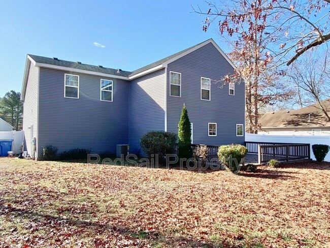 Building Photo - 717 Dissdale Ln