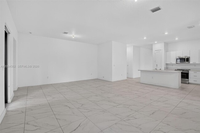 Building Photo - 4574 SW 173rd Ave