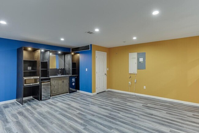 Building Photo - 6925 Fellowship Ln