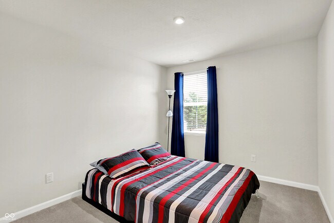 Building Photo - 910 Red Hls Ct