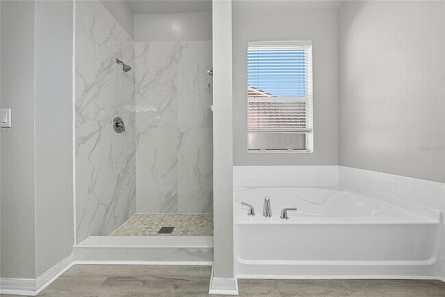 Building Photo - 11724 Holly Creek Dr