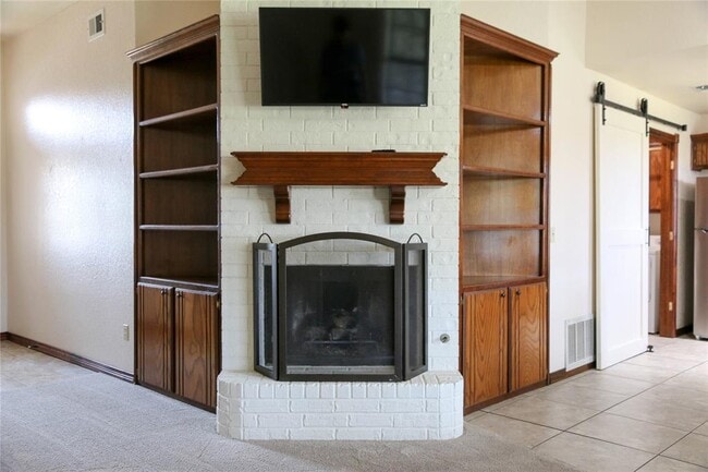 Building Photo - 13000 S Robinson Ave