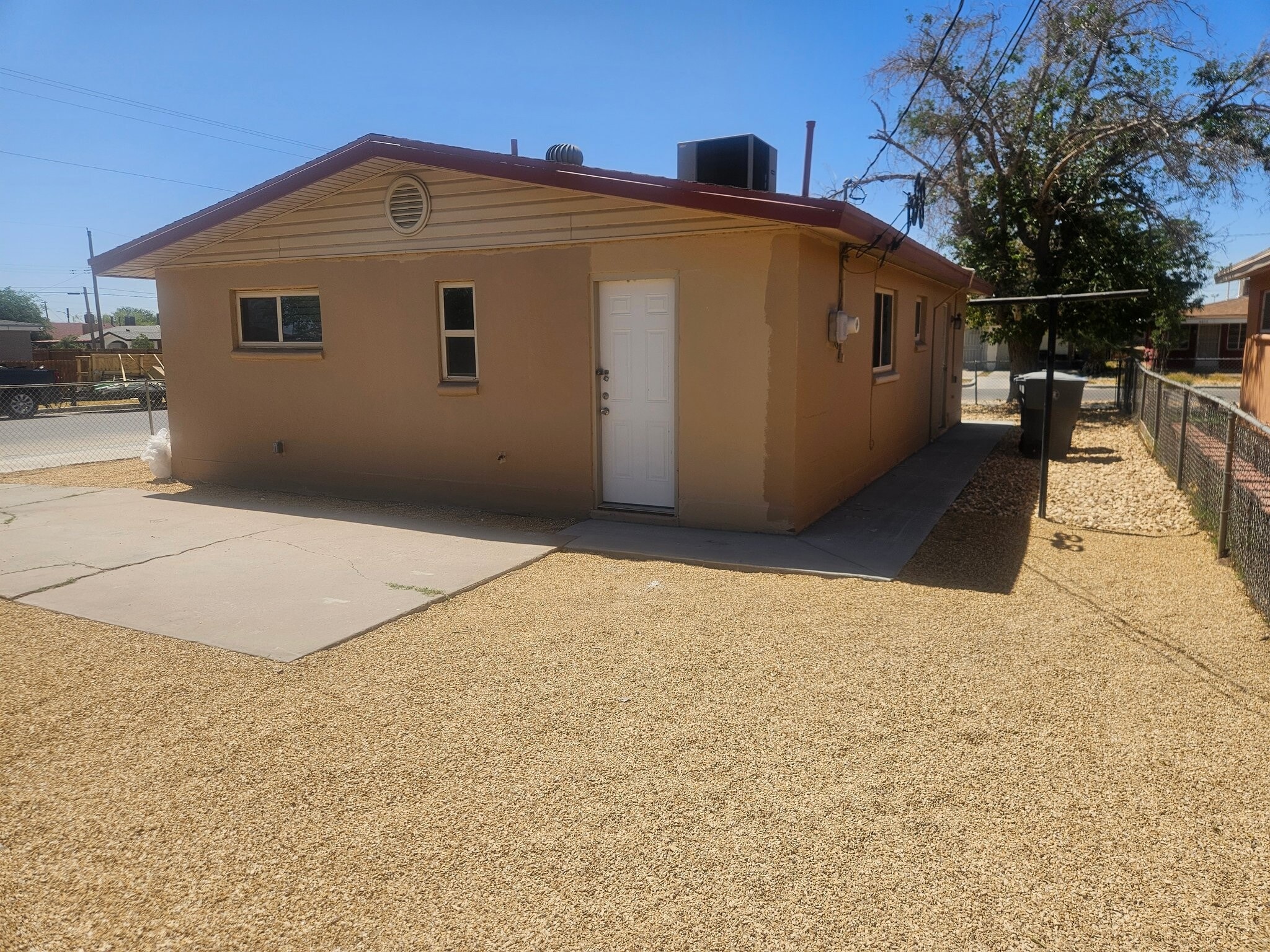 Building Photo - 4821 Flower Dr