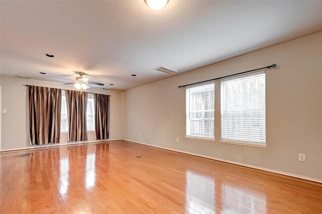 Building Photo - 1718 Redwing Cove Dr